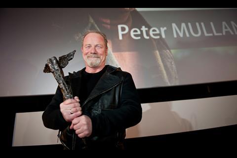 Peter Mullan wielding his Kristian award